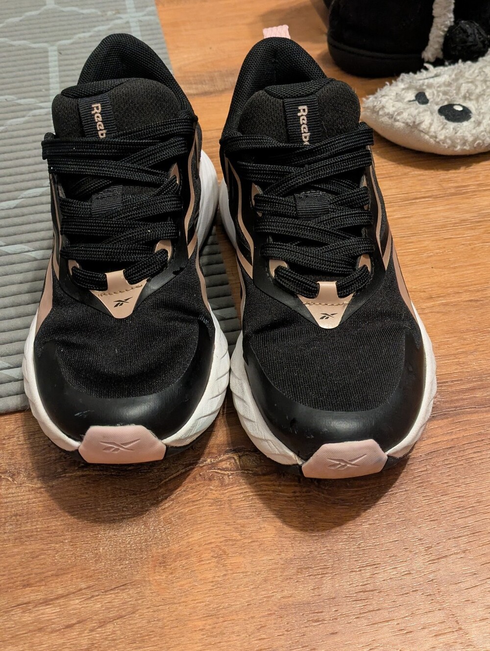 6.5 Reebok Sneakers - Picture 2 of 10